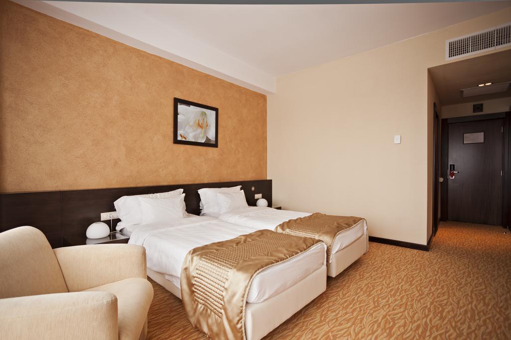 Hotel Clermont Ковасна Экстерьер фото