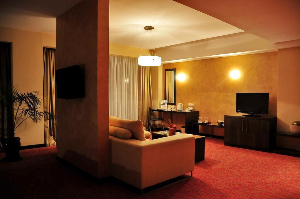 Hotel Clermont Ковасна Экстерьер фото