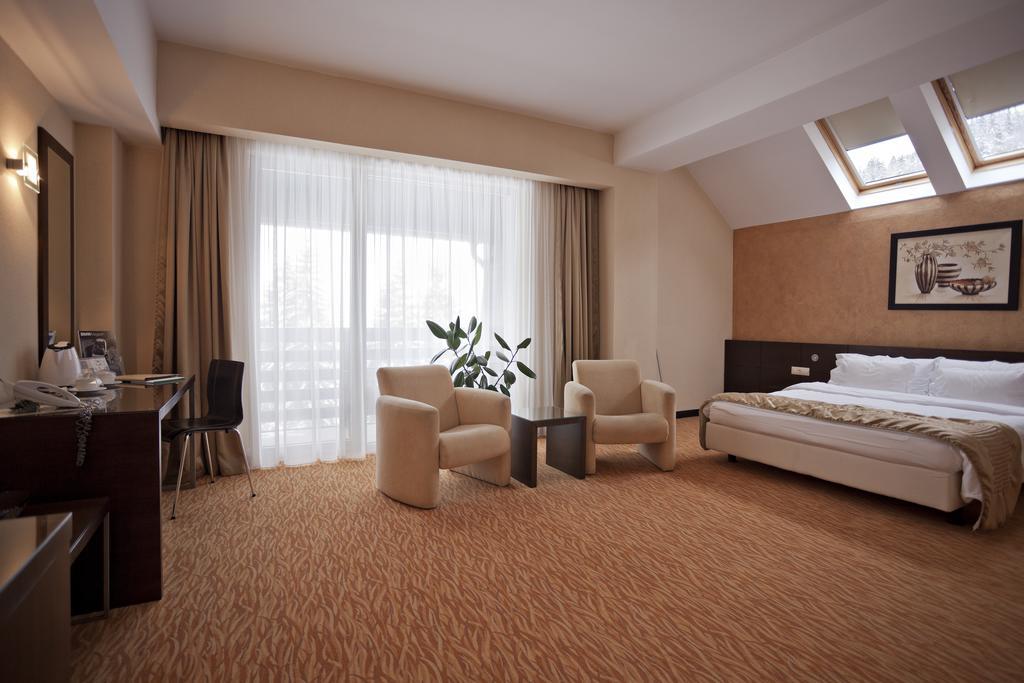 Hotel Clermont Ковасна Экстерьер фото