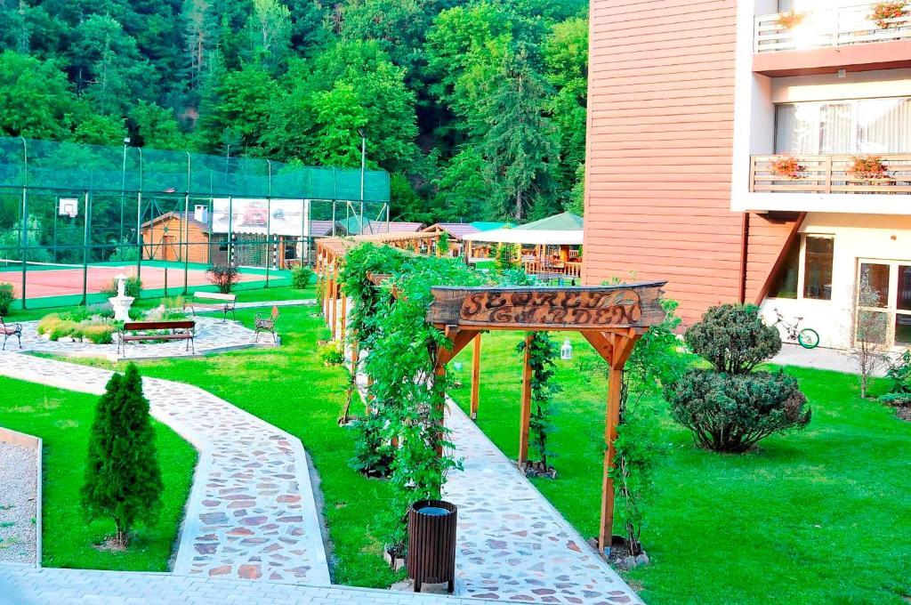 Hotel Clermont Ковасна Экстерьер фото