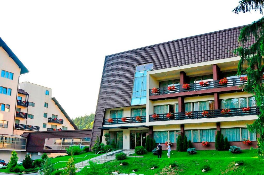 Hotel Clermont Ковасна Экстерьер фото